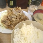 かんだ食堂 - 24時間ぶりの空腹を豚生姜焼き定食で解消！