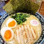 麺屋 武士道 - 濃厚豚骨ラーメン味玉入り