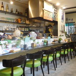 シロカッコヤ - カウンター席と厨房