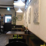 シロカッコヤ - テーブル席