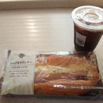 ミニストップ - 料理写真:アイスコーヒー（Ｓ）とあらびきウインナー