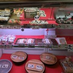 蒲鉾の濱辰商店 - 棚にある色んなカマボコ