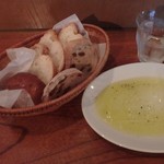 ワインと愛情料理 しょこら - 自由が丘の有名店から直送されたパン