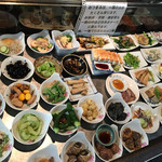 大甚 - 2階の凄い小皿料理。