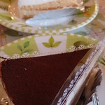 ミセス･マーコのアメリ感・アメリ館 - 食後のケーキ　ティラミスとホワイトチョコケーキ（選べません）