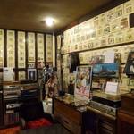 坂栄養食品 坂ビスケット売店 - レトロスペース内部