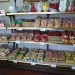 坂栄養食品 坂ビスケット売店 - 売り場