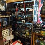 坂栄養食品 坂ビスケット売店 - レトロスペース内部