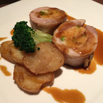 スターロード - フォアグラ入りチキンのムースを包んだ「つくば鶏」をローストに