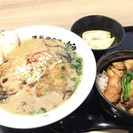 らーめん錦 - 揚げつくね醤油のセット ミニきじ丼と揚げ餃子