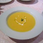 ブリランテ - スープはニンジンのポタージュスープ。 