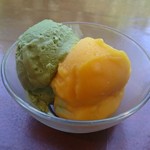 52442247 - マンゴー＆抹茶アイス