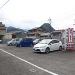 常盤館 - 斜め向かいに、8台くらい停められる駐車場もある