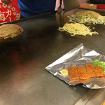 お好み焼 鉄板焼 三冠王 - 几帳面に調理されていますよ♪( ´▽｀)