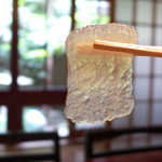 常盤館 - 向こうが透けて見える透明感。確かな歯応え、本場の味は伊達じゃありません