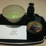 紀茂登 - 最後は大将が淹れてくれた抹茶と金平糖、チョコで〆。