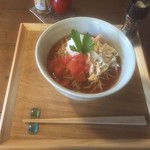 そば処 あじき堂 - 2016/06　鶏トマトそば　冷たいお蕎麦で、胡椒がよく合います。