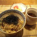 日本料理 とくを - 鰻ごはんに味噌汁と香の物。