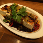 アジアンビストロDai - 豆腐とザーサイの冷菜 380円
      うずらのピータン添え