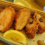 とんQ  - 控え目定食(梅)左…海老かつ/右…ヒレ巻き