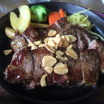 セントラル福岡ゴルフ倶楽部 レストラン - ステーキのアップ
            牛脂注入加工肉ですよ。