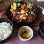 Sentoraru Fukuoka Gorufu Kurabu Resutoran - ２８年６月１７日実食
      ※Ｗ牛ロースステーキ ３００g