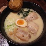 本郷亭 - 白湯ラーメン上から 