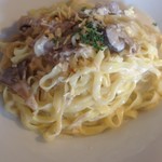 CAFE' BAAL - 鳥肉ときのこのパスタ