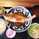 〜日本酒と肴の旨い店〜sake Bar まる - ランチ：煮魚御膳