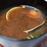 日の出 - 蛤赤味噌仕立て（蛤、木の芽）（留椀）