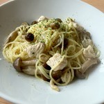 リベロ カフェ - 気まぐれパスタ  トリとしめじの柚子胡椒オイルパスタ