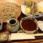 蕎麦料理 すみや - 季節野菜の天せいろ。