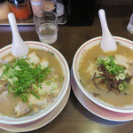 がんこもんラーメン - がんこもんラーメン590円(右)とチャーシューメン800円(左)。
