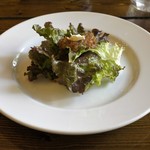 荒井商店 - 上には玉葱ソースとチーズ