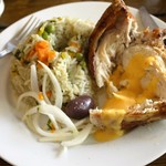 荒井商店 - 骨付きチキンに、アヒソースをかけて