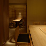 Nakayama - 奥の個室は暖簾で仕切られます。