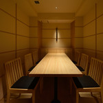 Nakayama - 最大7名様用の個室です。普段は暖簾で仕切られます。