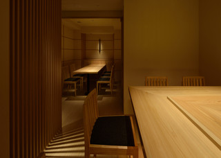 Nakayama - 奥の個室は暖簾で仕切られます。