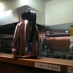 麺屋吉左右 - 麺屋吉左右●店内の調度品、調理用品、壁床天井、すべてぴっかぴか！