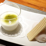 神戸プレジール - 食後のデザートです
      (^_^)b