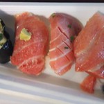 唐戸市場 活きいき馬関街 - フグの白子 大トロ