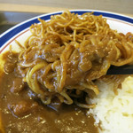 名代 富士そば - 焼きそばにカレーを絡める＝美味い