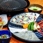 Kanazawa Yaki Fugu Yume Teppou - 絶妙な塩加減の塩味、にんにくの風味にピリッと辛みを効かせたにんにく味、濃厚な味わいの自家製甘辛タレ味をご用意