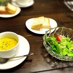 ボナジョルナータ - サラダとパンプキンスープ 