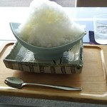 茶房　わらび野 - 柚子蜜のかき氷はお洒落な和食器で来ました♪
