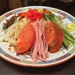 元祖 名島亭 - 夏といえばヒヤチューだよね☆  期間限定、冷やし中華！  トマト、ハム、きゅうり、チャーシュー、錦糸卵、きくらげ、もやしと、充実。イイね！