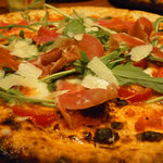 PIZZA SALVATORE CUOMO - プロシュートとルーコラのピザ