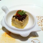 Ｕｎ十 - フォワグラを使った一品　とんぶりが載ってます