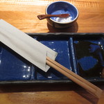 島生まれ島育ち 隠岐牛店 - 海士産の塩、わさび醤油、他に甘めのたれと味噌だれがありました。