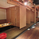 島生まれ島育ち 隠岐牛店 - 小上がりの座敷席